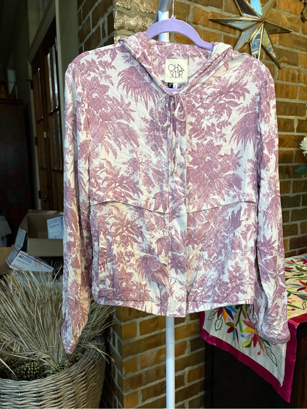 Chaser Pink and Cream Hooded Jacket with Floral Print - Picture 5 of 9